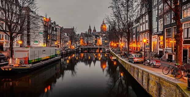 Đặt vé máy bay đi Amsterdam